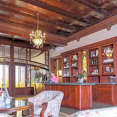 Palac 4*