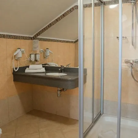 Ξενοδοχείο με διαμερίσματα Palac 4*